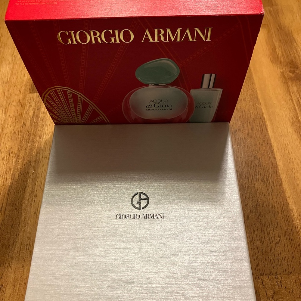 Giorgio Armani Acqua di Gioia Gift Set - Red & Mint - Picture 4 of 6
